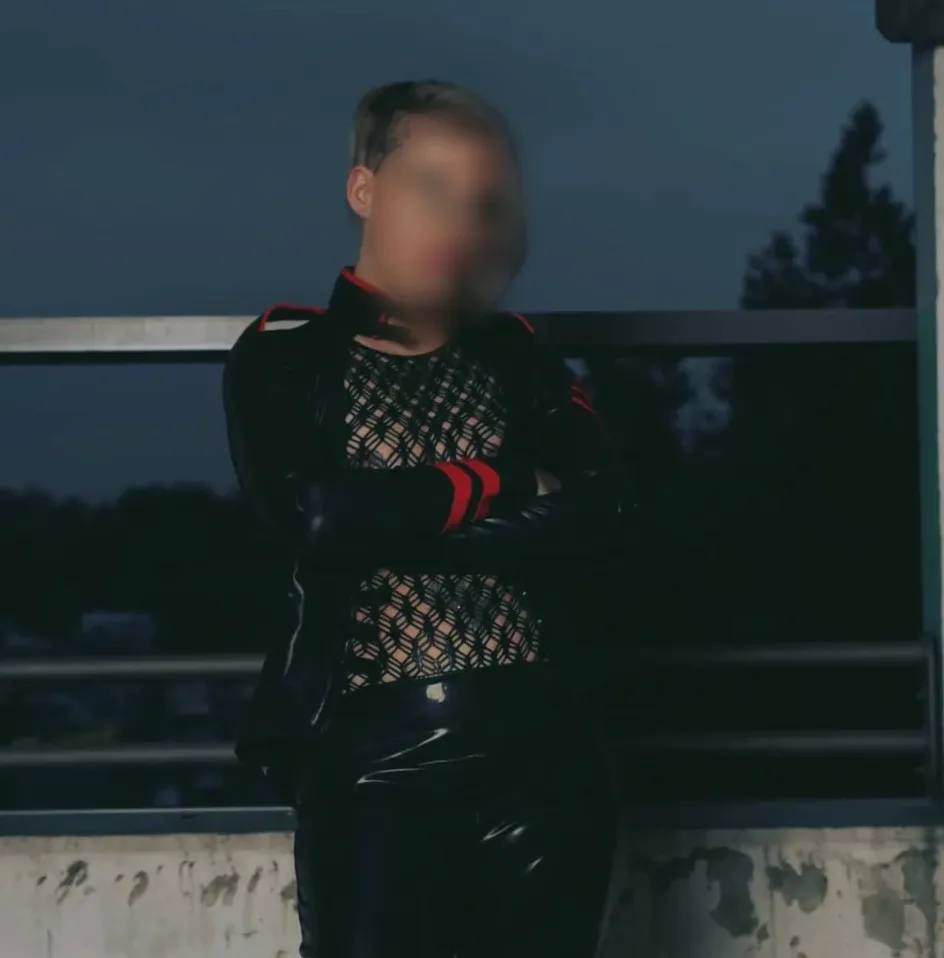 Lucia, 38
