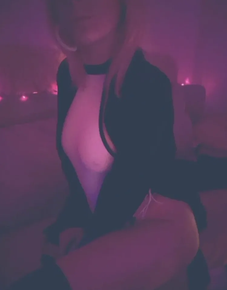 Nina, 35