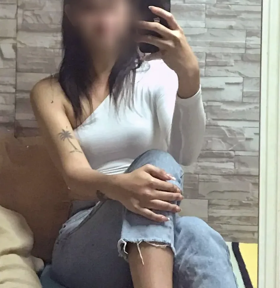 Sandra, 32